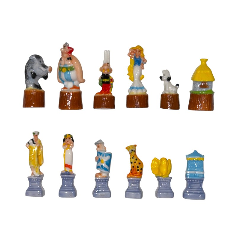 Série complète de 12 fèves Le jeu d'échecs Astérix 2014